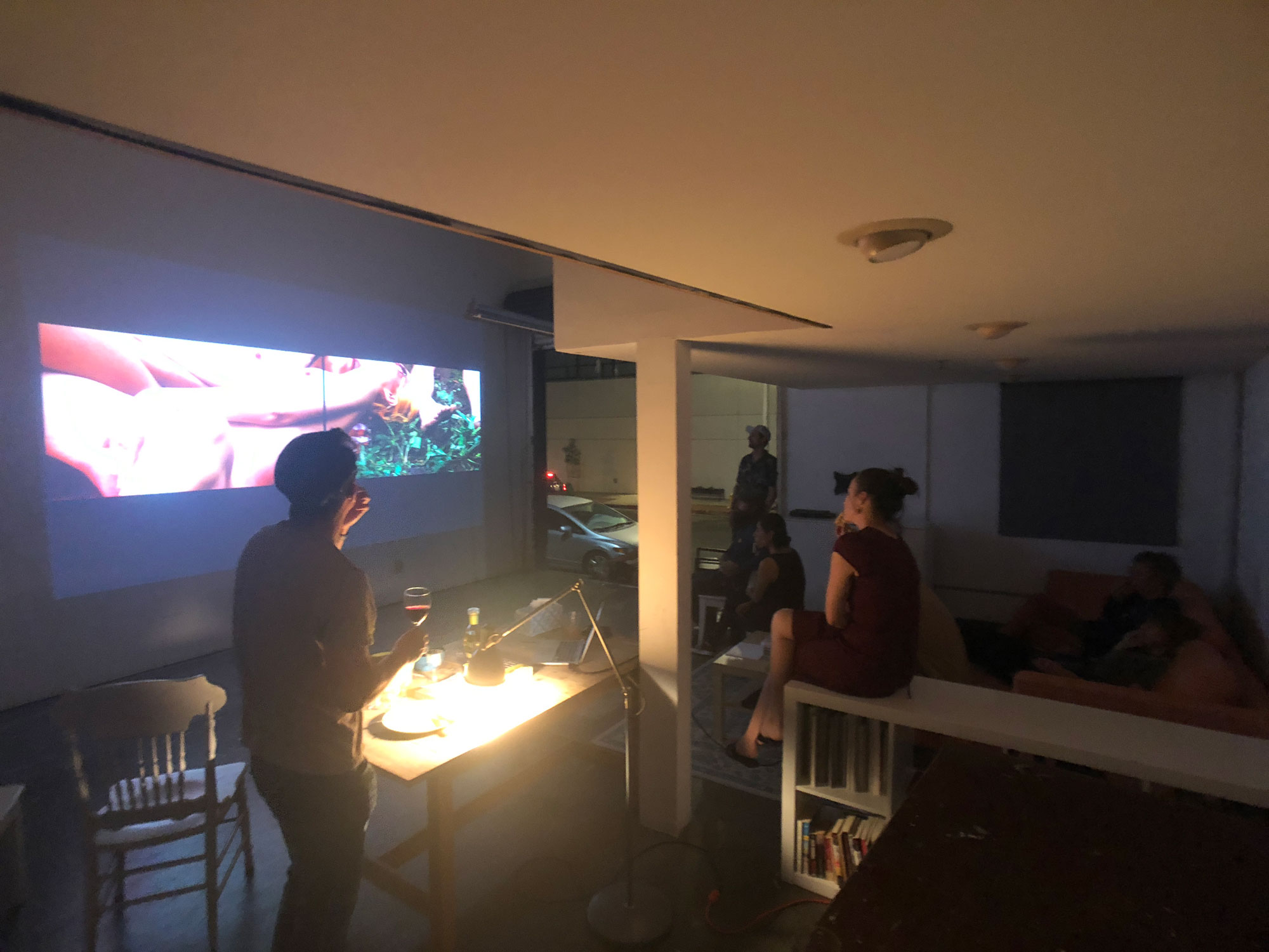 2019 年 9 月，聖塔摩尼加十八街藝術中心開放工作室日，來賓於蘇匯宇工作室參觀作品