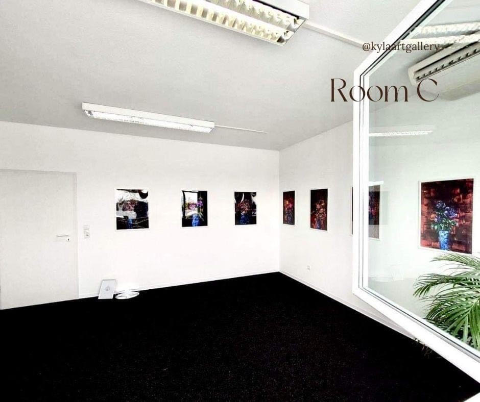 The Room C is suitable for all kind of exhibitions and with windows.