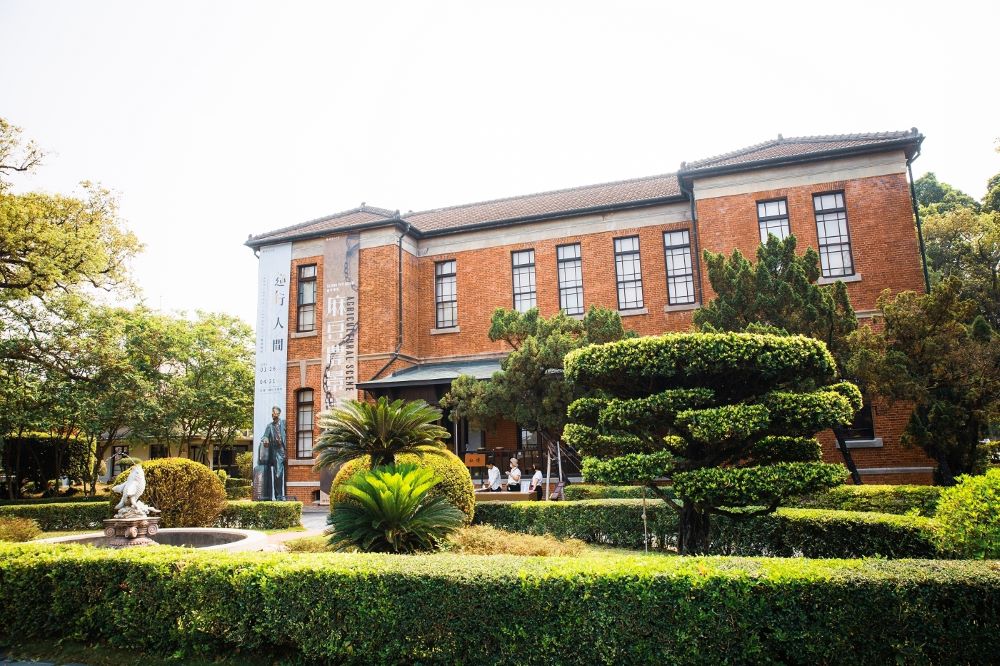 Red-brick office exhibition venue