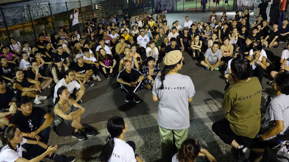 Season 3 of the Monday School under the Huashan-Xinsheng Overpass, led by Tien Tsai-wei (photo credit: Huang Yu-ming)