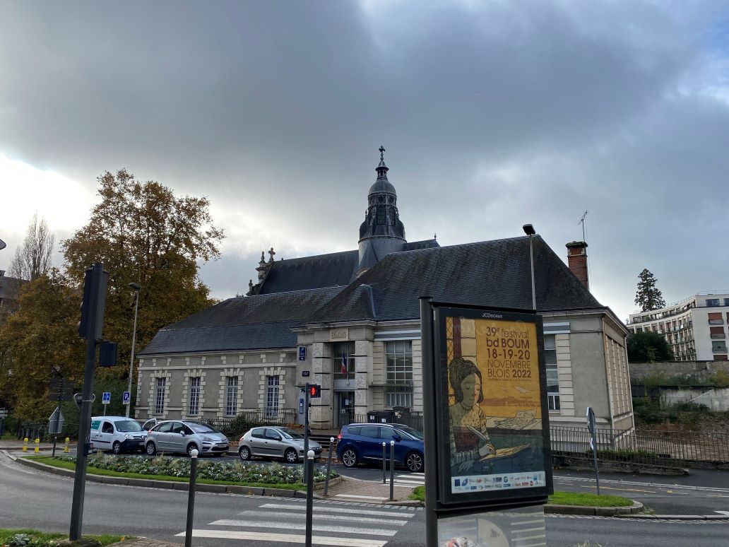 A post office in Blois; the board in the front advertised the comics festival.