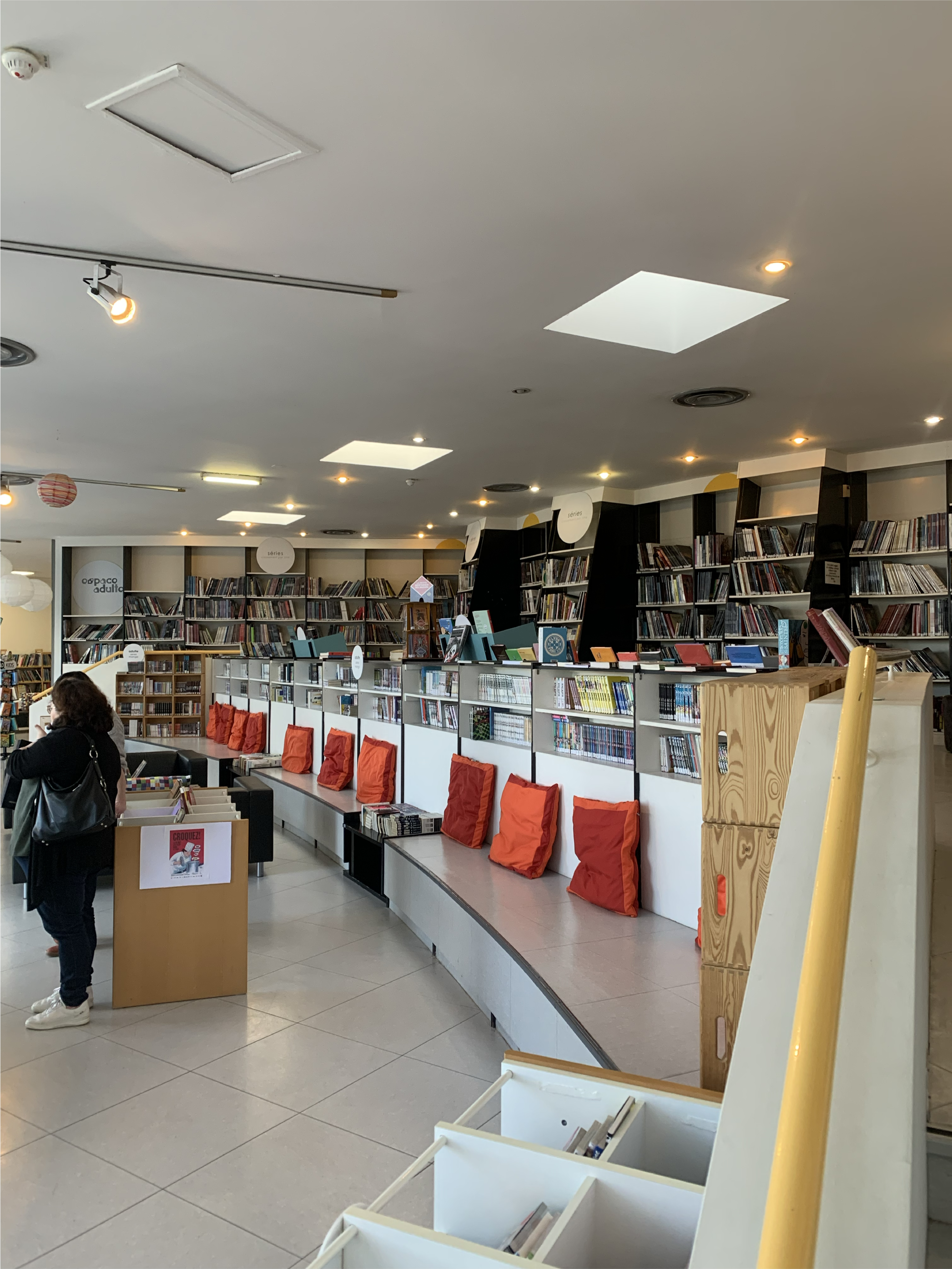 安古蘭漫畫圖書館，館藏豐富，除了歐漫以外，日漫也都有納入館藏