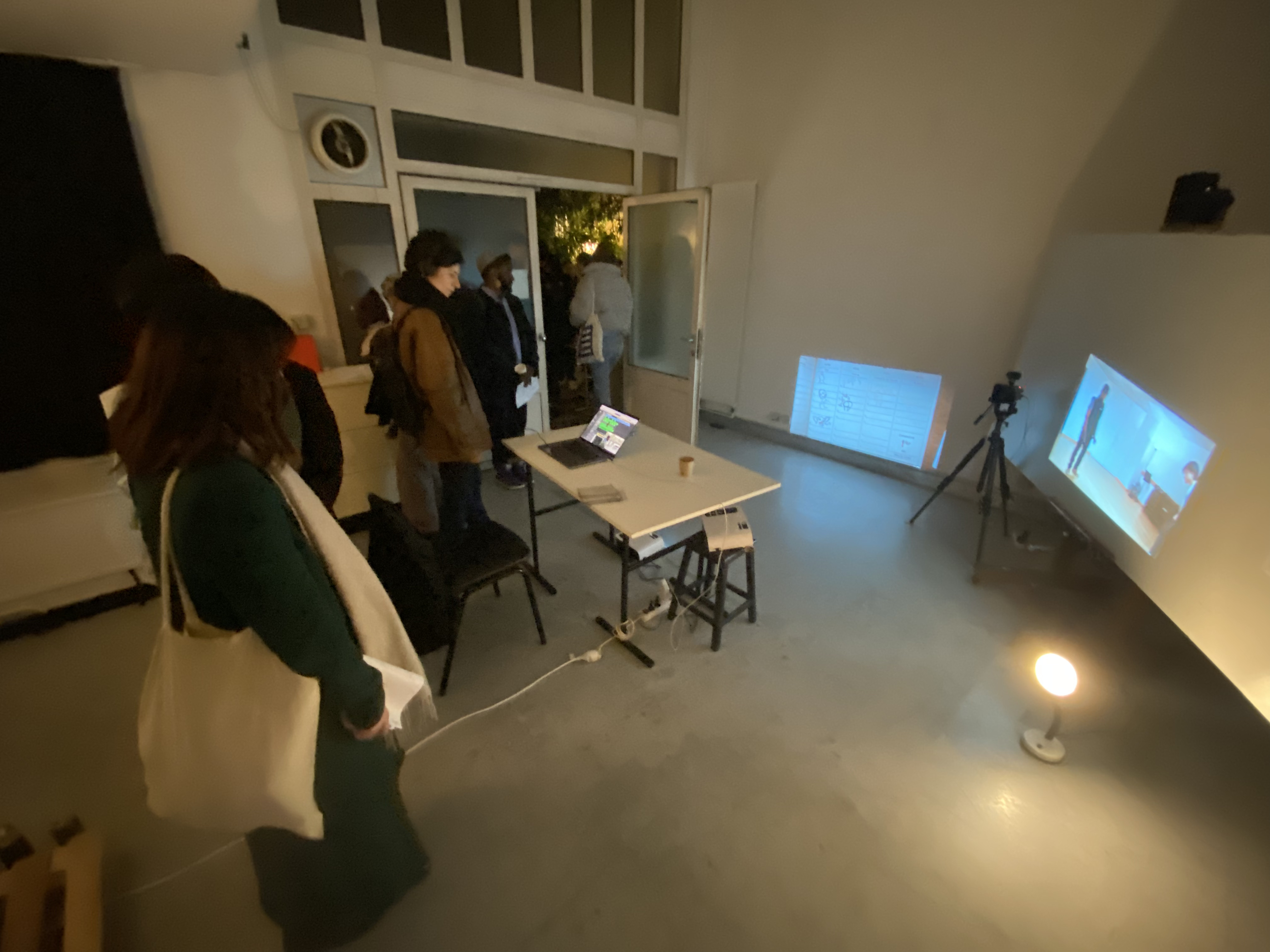 《月亮與巴黎之間》創作計畫，與共同導演Herman Hopkins開放工作室展示，2024.3.13，Maurine Tric攝5
