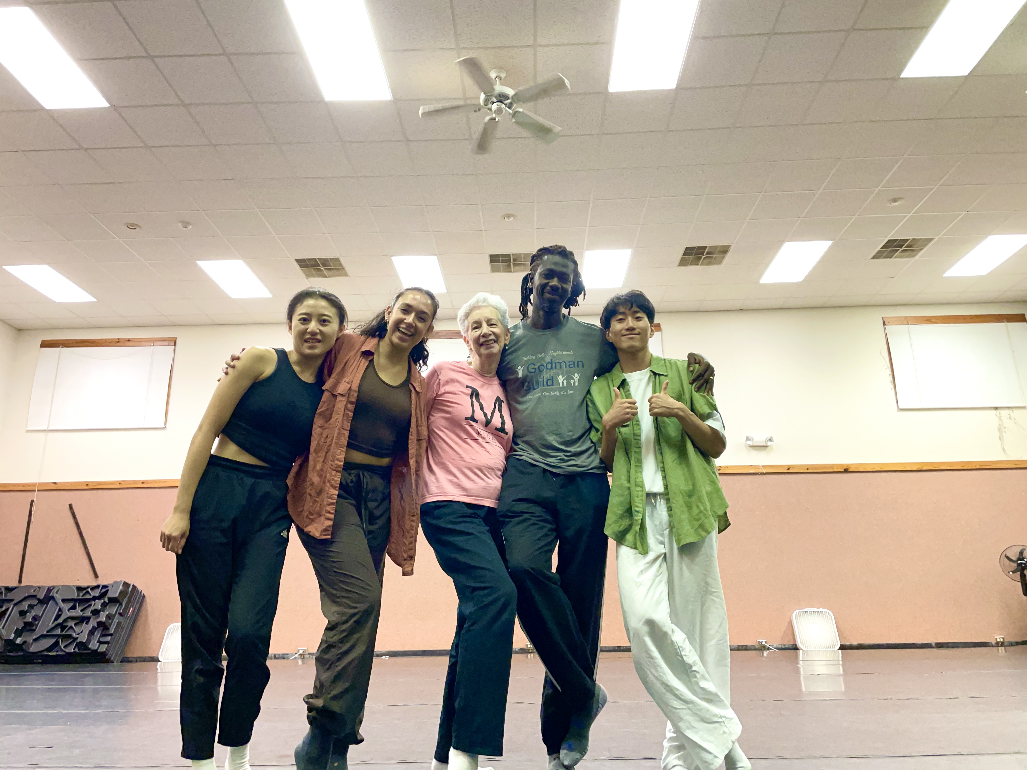 ICR總監Gerri Houlihan、Momar Ndiaye觀看排練後合影